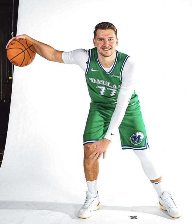 Luka Dončić Dallas Mavericks 2020-21 Classic Edition Green Jersey